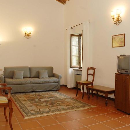 Relais Borgo Di Toiano Guest House Совичиле Екстериор снимка