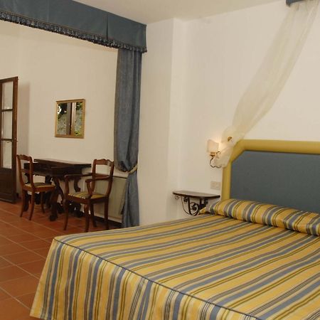 Relais Borgo Di Toiano Guest House Совичиле Екстериор снимка