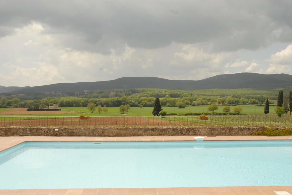 Relais Borgo Di Toiano Guest House Совичиле Екстериор снимка