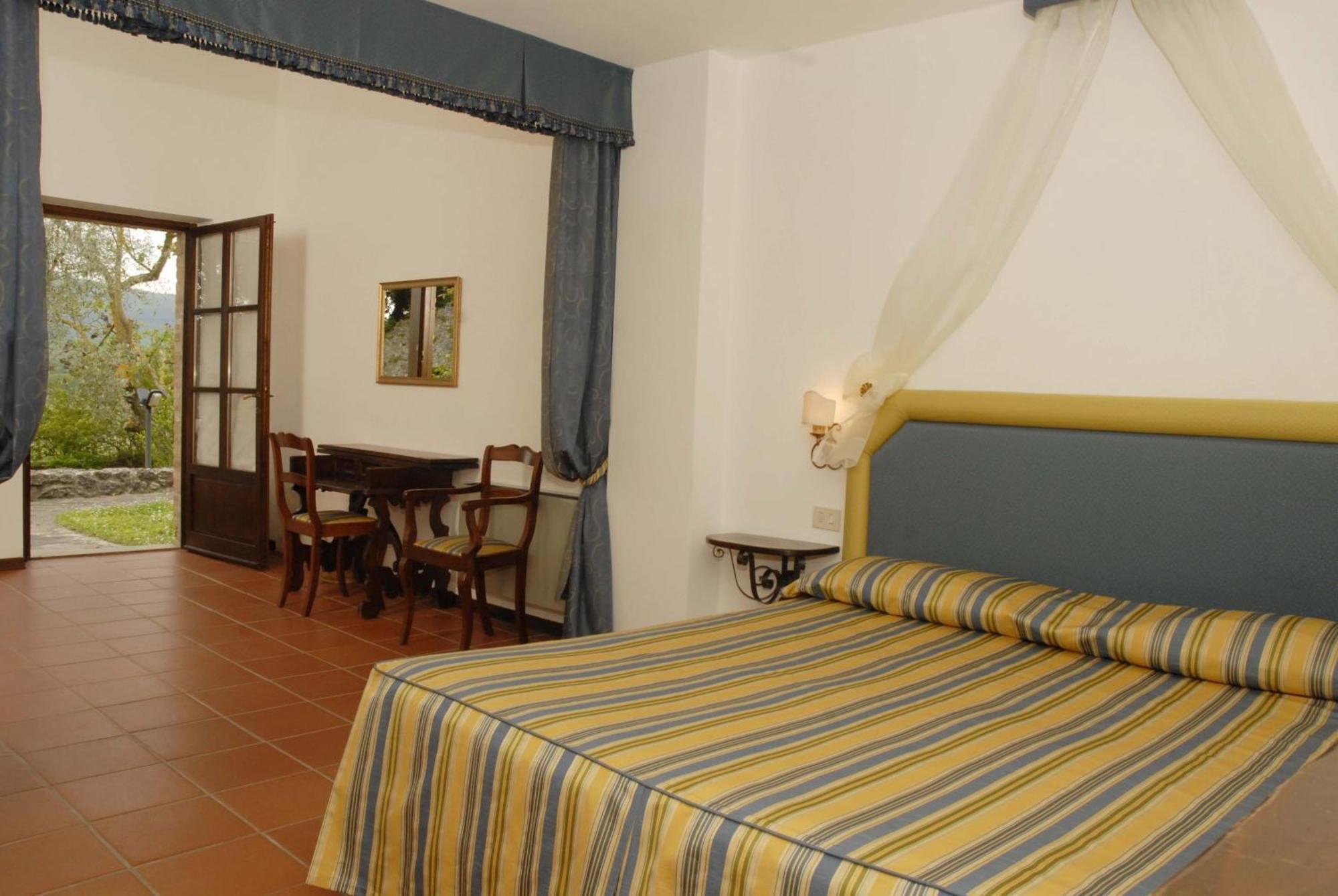 Relais Borgo Di Toiano Guest House Совичиле Екстериор снимка