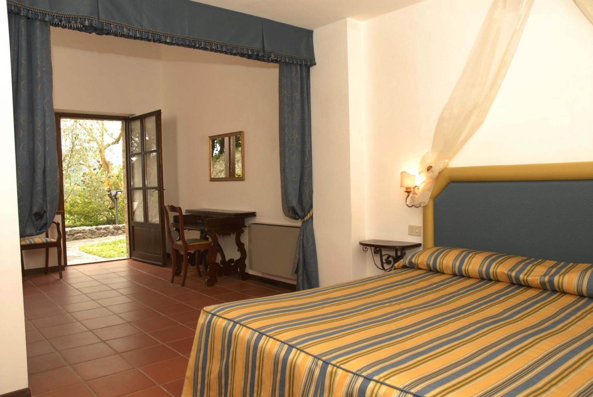 Relais Borgo Di Toiano Guest House Совичиле Екстериор снимка