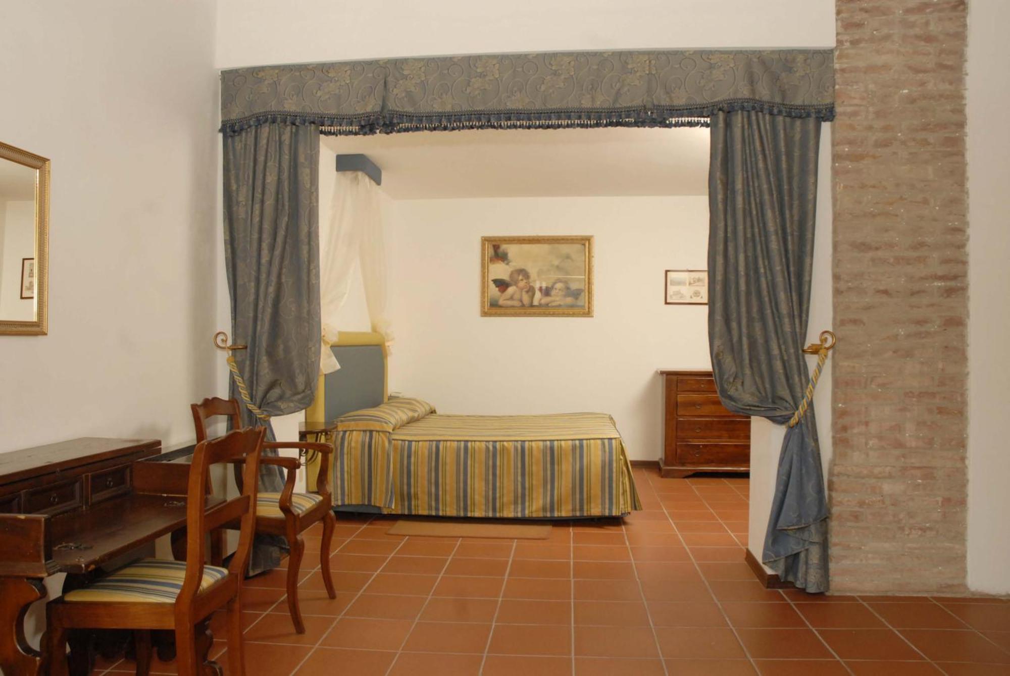 Relais Borgo Di Toiano Guest House Совичиле Стая снимка