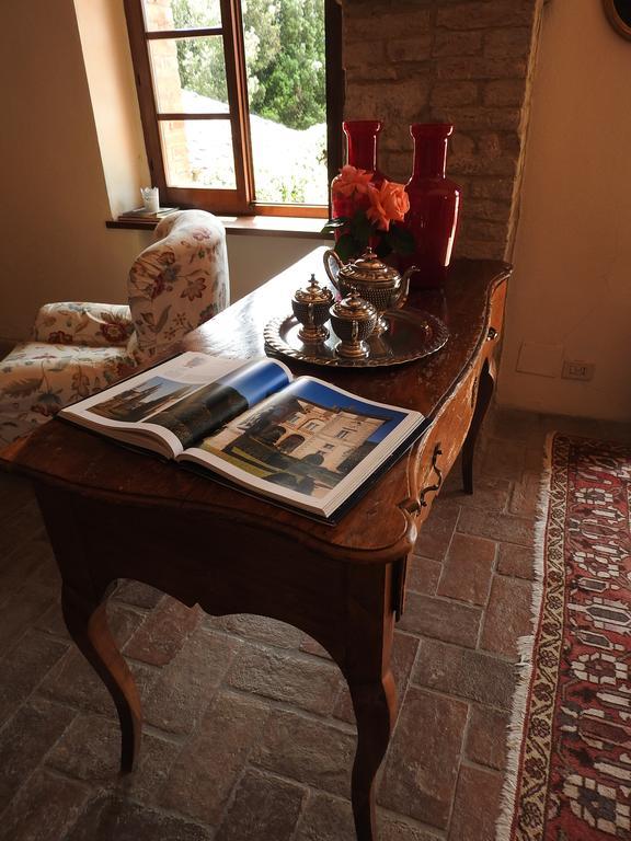 Relais Borgo Di Toiano Guest House Совичиле Екстериор снимка