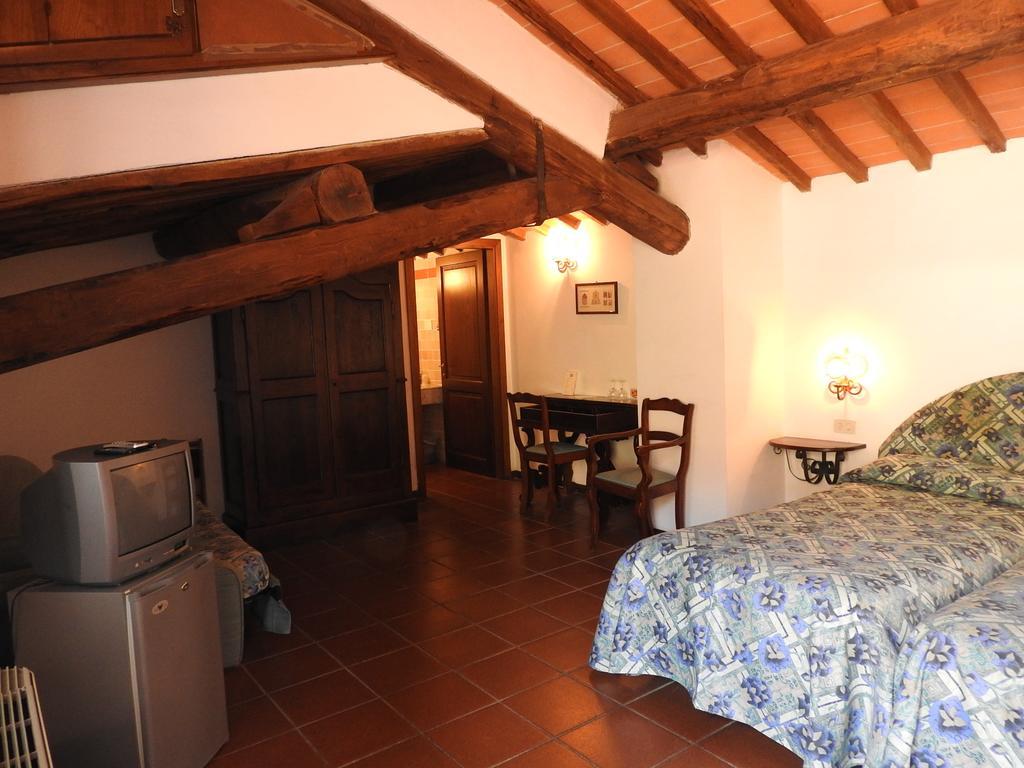 Relais Borgo Di Toiano Guest House Совичиле Екстериор снимка