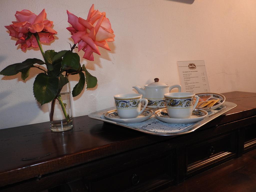 Relais Borgo Di Toiano Guest House Совичиле Екстериор снимка