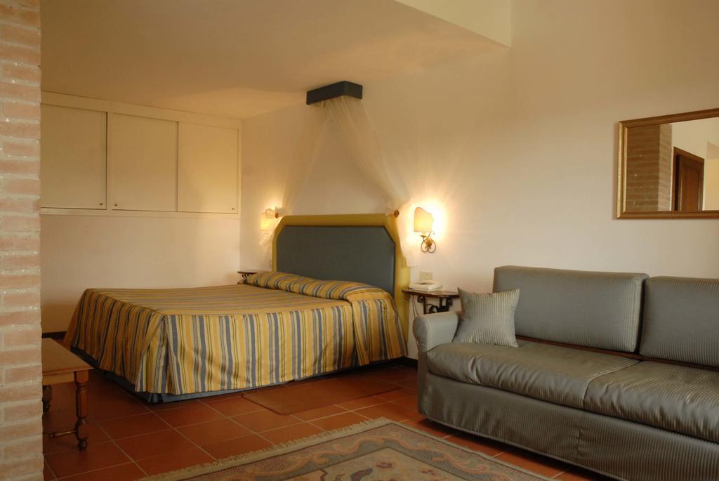 Relais Borgo Di Toiano Guest House Совичиле Екстериор снимка