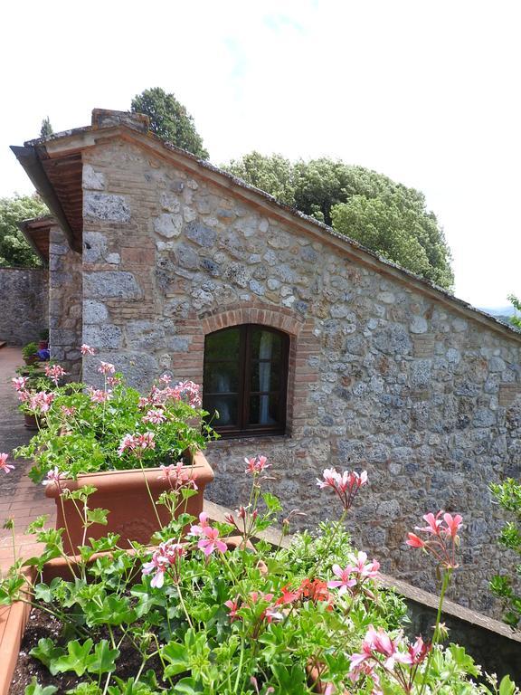 Relais Borgo Di Toiano Guest House Совичиле Екстериор снимка