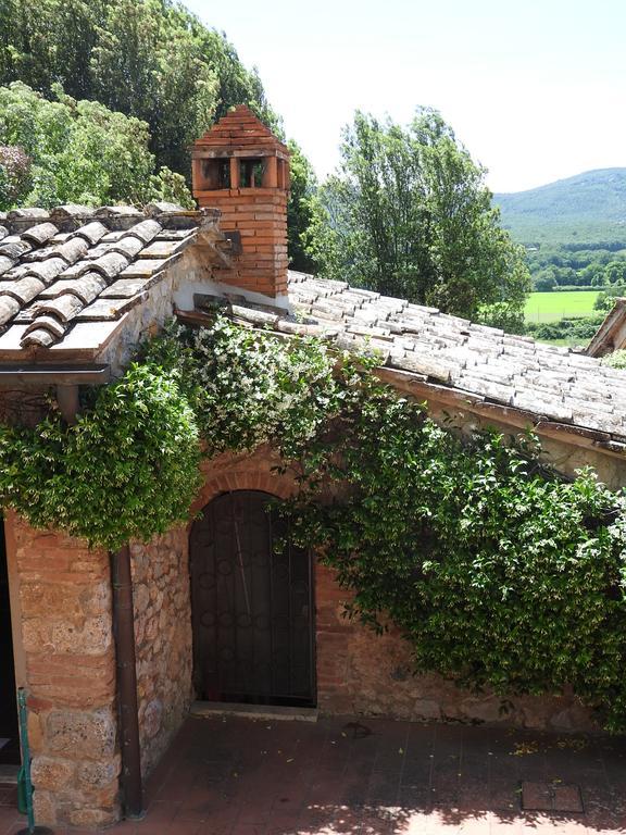Relais Borgo Di Toiano Guest House Совичиле Екстериор снимка