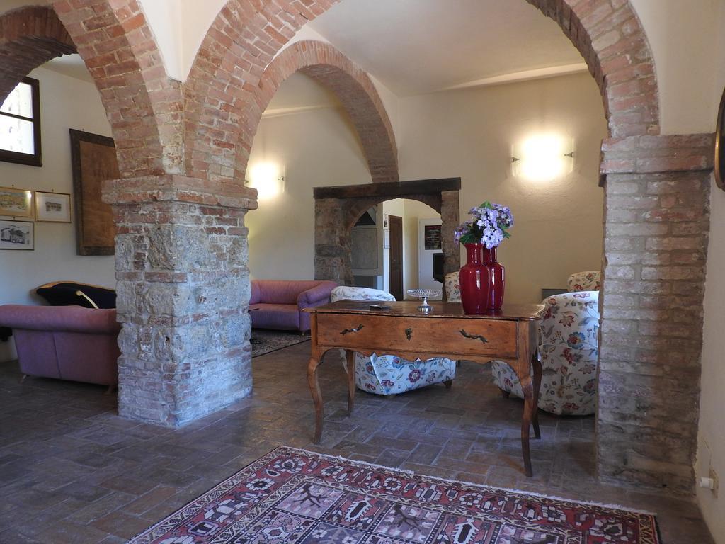 Relais Borgo Di Toiano Guest House Совичиле Екстериор снимка