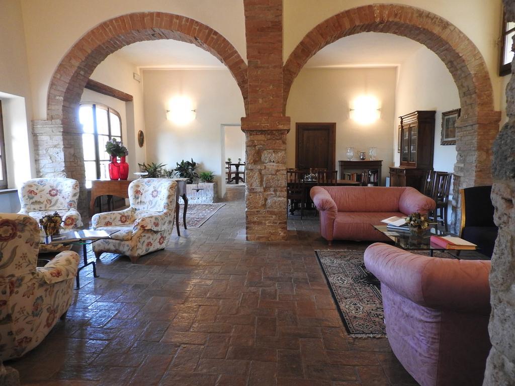 Relais Borgo Di Toiano Guest House Совичиле Екстериор снимка