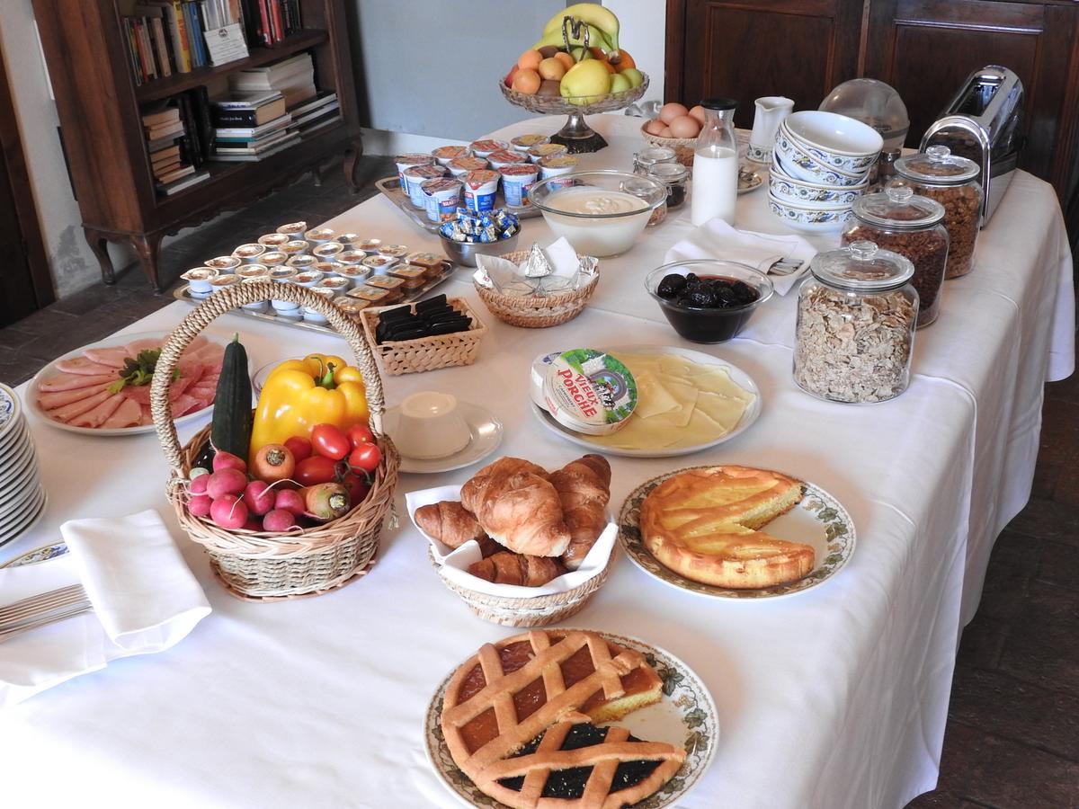 Relais Borgo Di Toiano Guest House Совичиле Екстериор снимка