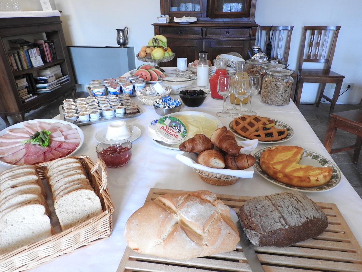 Relais Borgo Di Toiano Guest House Совичиле Екстериор снимка