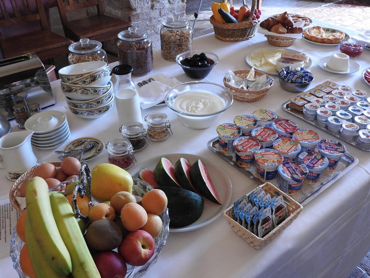 Relais Borgo Di Toiano Guest House Совичиле Екстериор снимка
