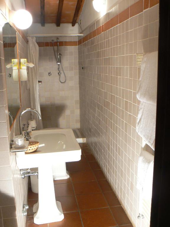 Relais Borgo Di Toiano Guest House Совичиле Стая снимка
